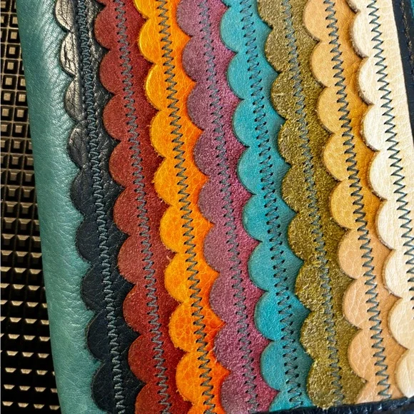 FOSSIL Multicolor Scalloped Design Wristlet - Picture 7 of 10